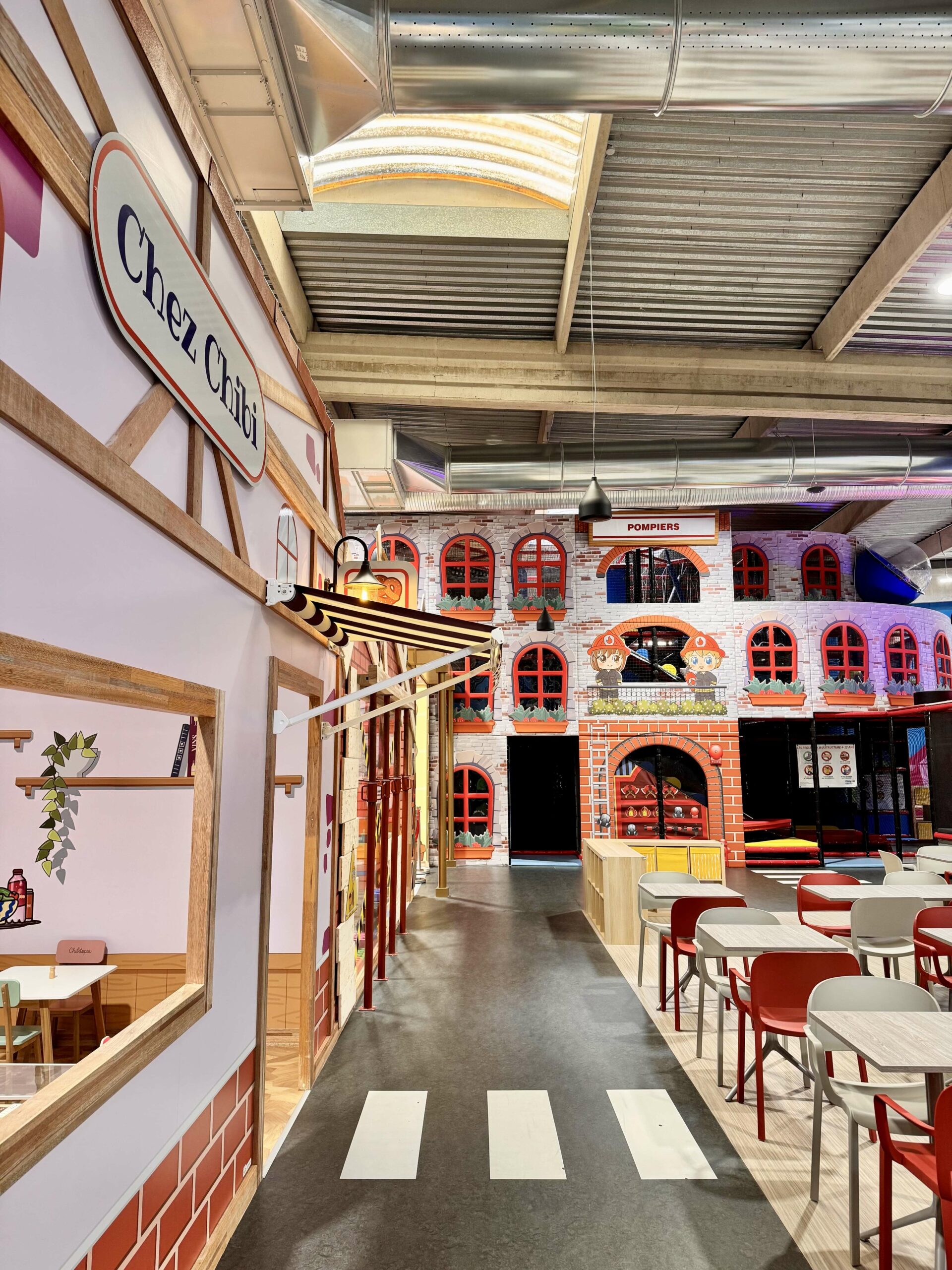 rôle play pour les enfants. Il s'agit d'une mini ville indoor réaliste pour enfants
