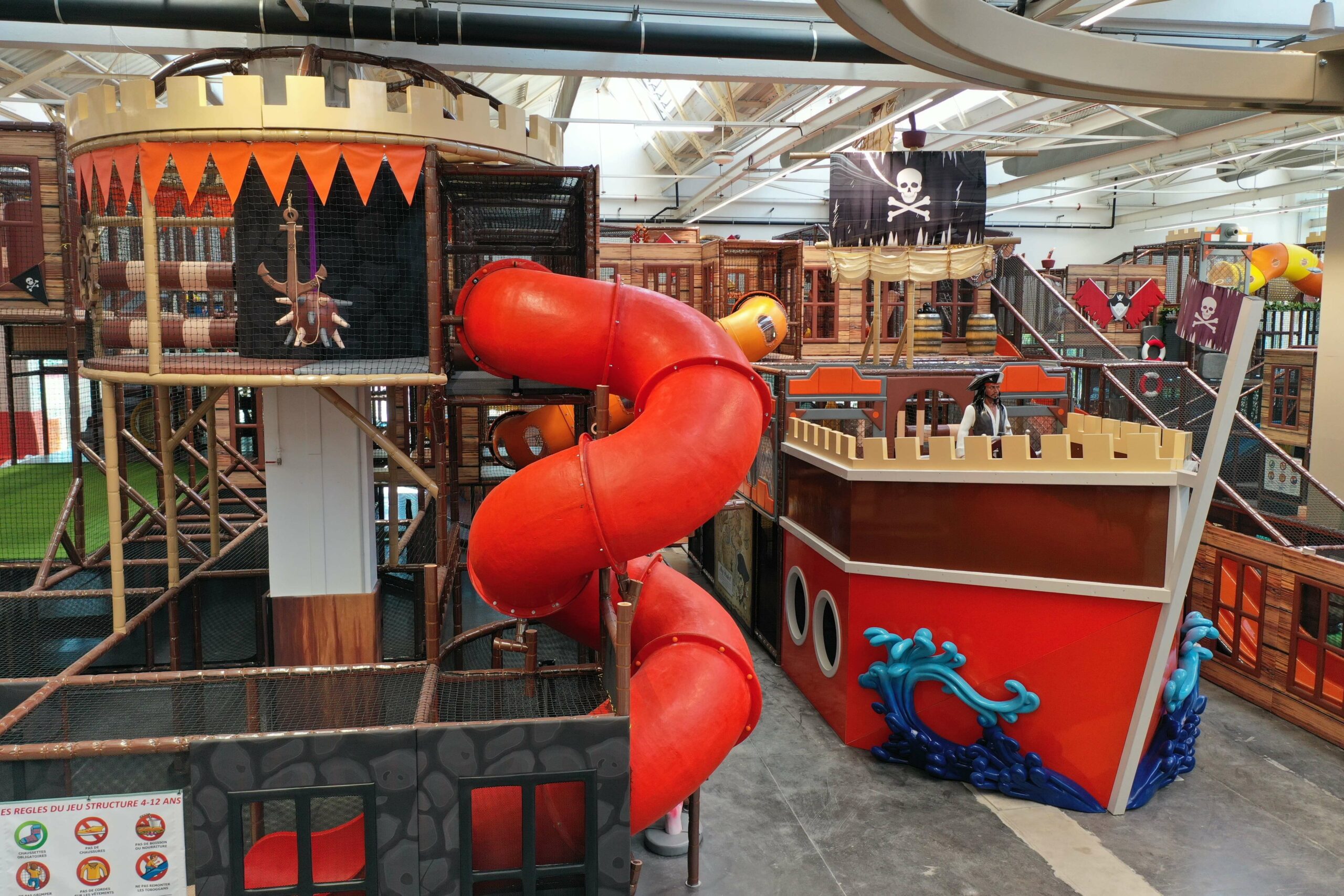 Bespoke indoor playground with immersive pirate-themed decoration designed by Play In Business.