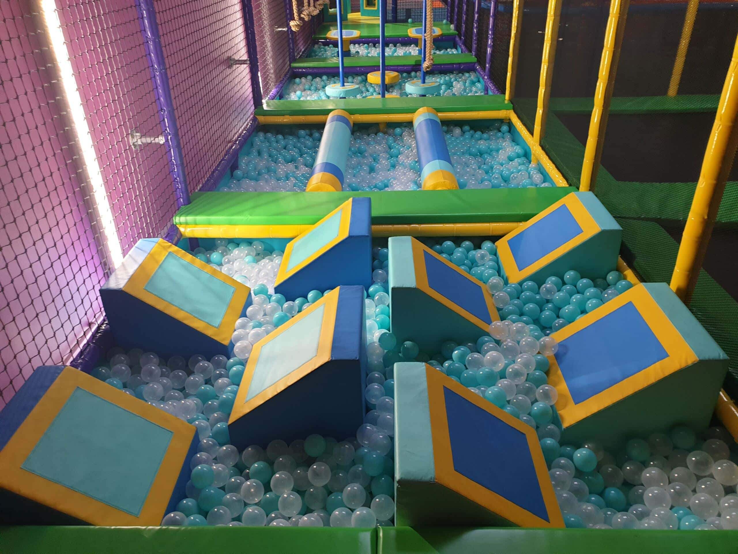 parcours ninja kids pour enfants avec obstacles de saut